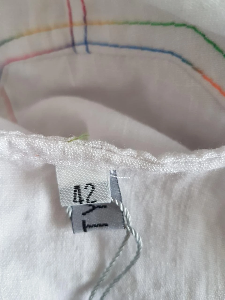 🌈 Nieuwe witte zomerjurk Franstyle, regenboognaden, Maat 42 ☁️ – photo 6
